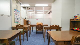英会話学校内の待合室
